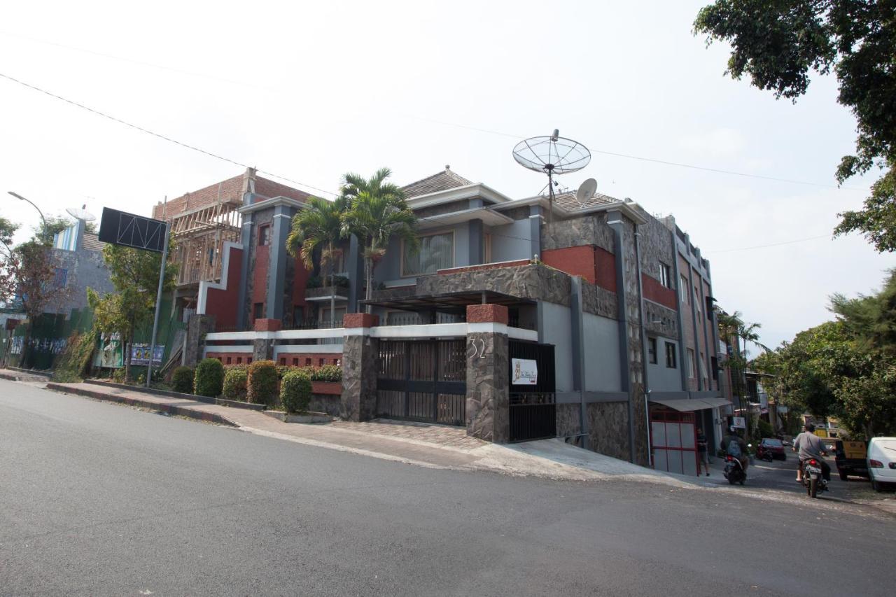 Reddoorz Near Museum Angkut Batu Hotel Batu  Bagian luar foto